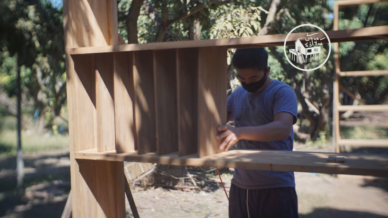 ไม้สักเก่าโมเดิร์น