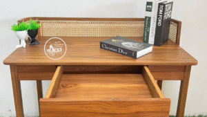 เฟอร์นิเจอร์ไม้สักเก่า